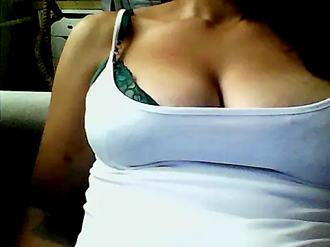 Snapshot of lucieee888 chatting on July 2026 10:31:02 AM lucieee888 online show from July 2026 10:31:02 AM
