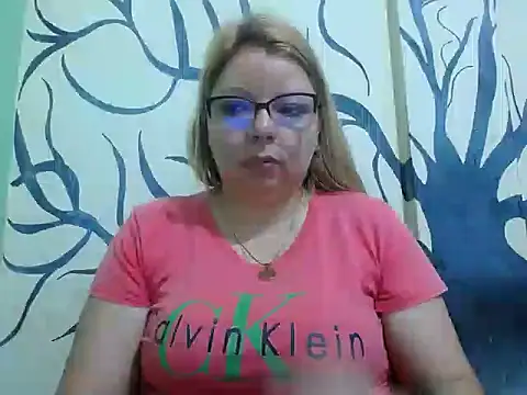 Snapshot of Lunay_Hot chatting on July 2026 11:26:01 AM Lunay Hot online show from July 2026 11:26:01 AM