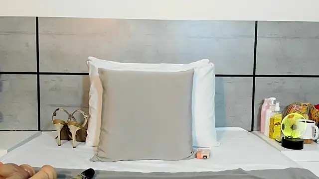 susanthomass online show from June 2026 07:19:01 PM