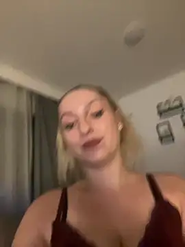 KiraBloom66 online show from June 2026 08:04:01 PM