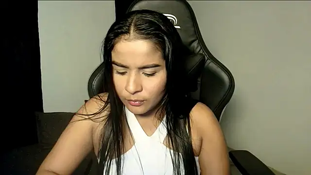 Snapshot of Kiara_Naomi chatting on July 2026 04:36:01 AM Kiara Naomi online show from July 2026 04:36:01 AM