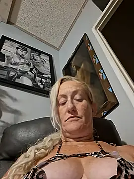 GoldieRoxxIt8808 online show from July 2026 10:14:01 AM