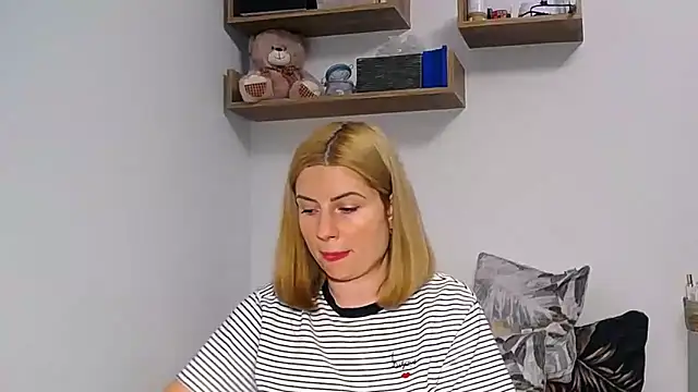 Snapshot of alisenties chatting on December 2025 03:28:02 PM alisenties online show from December 2025 03:28:02 PM