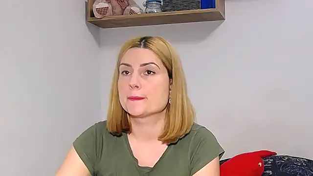 Snapshot of alisenties chatting on December 2025 03:06:01 PM alisenties online show from December 2025 03:06:01 PM