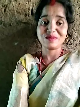 Snapshot of Simran_Love143 chatting on July 2026 05:44:01 AM Simran Love143 online show from July 2026 05:44:01 AM