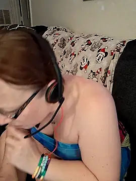 Snapshot of XxMs_StarzxX chatting on December 2025 09:21:02 PM XxMs StarzxX online show from December 2025 09:21:02 PM