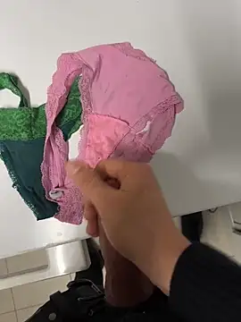 swissboy22 online show from December 2025 10:16:01 PM