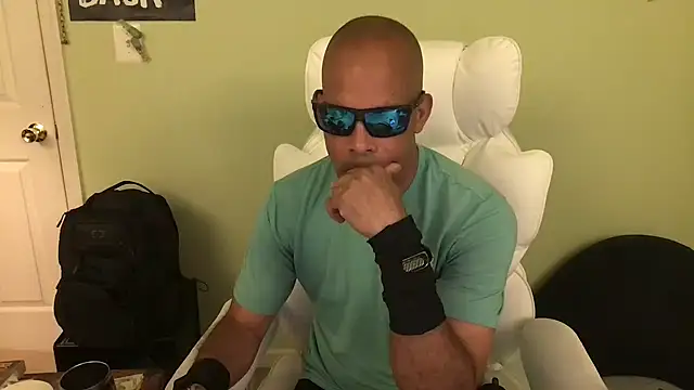 Snapshot of Roman_Sebastian chatting on July 2026 01:42:02 AM Roman Sebastian online show from July 2026 01:42:02 AM