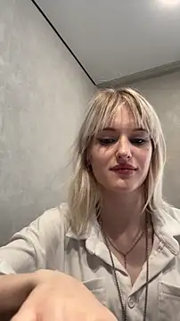 LezzyCrown online show from July 2026 12:04:02 PM