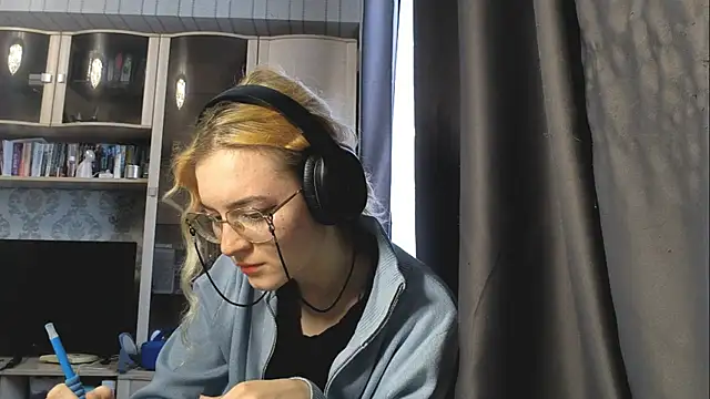 Snapshot of Adelinetre chatting on July 2026 03:55:01 PM Adelinetre online show from July 2026 03:55:01 PM