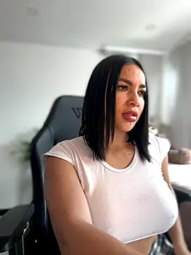 HannaBeckett online show from November 2025 12:27:02 PM