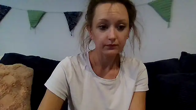 Snapshot of sensins_ chatting on August 2026 05:04:01 PM sensins online show from August 2026 05:04:01 PM