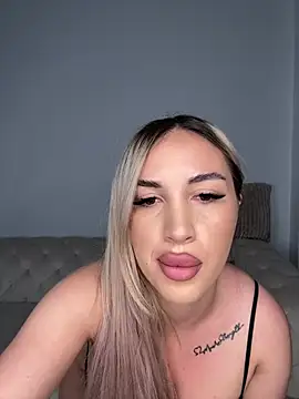 CurvyBlondiee online show from August 2026 10:44:01 PM