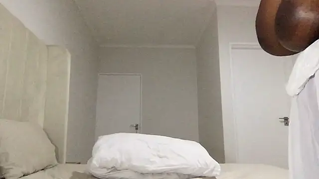 Snapshot of xBUSTY_CANDYx chatting on January 2025 11:23:01 PM xBUSTY CANDYx online show from January 2025 11:23:01 PM