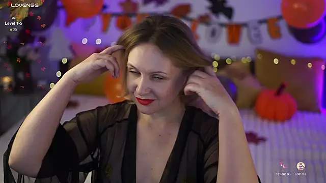 Snapshot of LitleSun chatting on October 2025 10:23:02 AM LitleSun online show from October 2025 10:23:02 AM