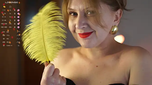 Snapshot of LitleSun chatting on December 2025 08:40:01 PM LitleSun online show from December 2025 08:40:01 PM