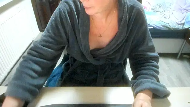 minoesje37 online show from November 2025 08:25:02 PM