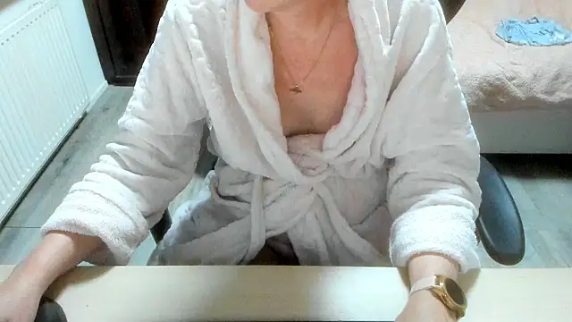 minoesje37 online show from December 2025 09:09:01 PM