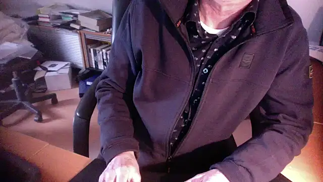 Snapshot of outlaw200 chatting on January 2025 03:07:01 PM outlaw200 online show from January 2025 03:07:01 PM