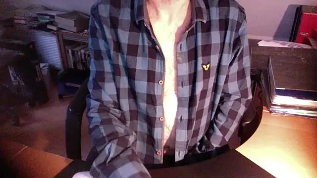 Snapshot of outlaw200 chatting on January 2025 08:20:01 AM outlaw200 online show from January 2025 08:20:01 AM