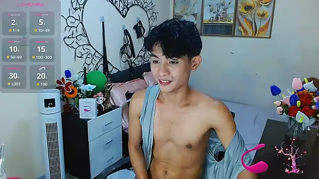 WildestTwink online show from November 2025 05:45:02 PM