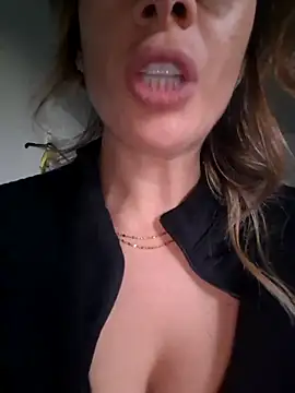 fammefatale1987 online show from November 2025 03:36:02 PM