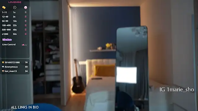 LAUREL HAZEL online show from October 2025 01:15:02 AM