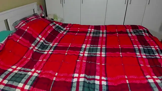 Snapshot of GoldCurves chatting on October 2025 05:33:01 AM GoldCurves online show from October 2025 05:33:01 AM