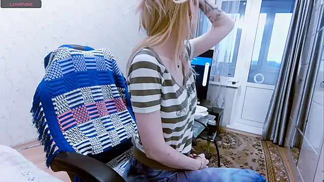 Snapshot of YogisticJuli666 chatting on January 2025 06:53:02 AM YogisticJuli666 online show from January 2025 06:53:02 AM