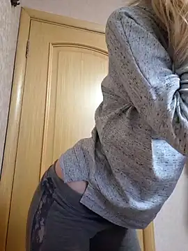 Snapshot of YogisticJuli666 chatting on January 2025 06:33:01 AM YogisticJuli666 online show from January 2025 06:33:01 AM