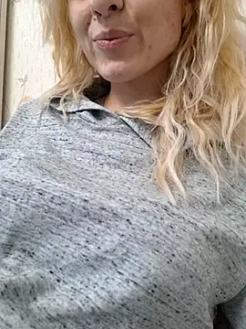 Snapshot of YogisticJuli666 chatting on March 2025 06:16:01 AM YogisticJuli666 online show from March 2025 06:16:01 AM