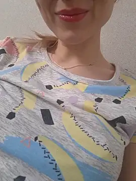 Snapshot of YogisticJuli666 chatting on October 2025 05:31:01 AM YogisticJuli666 online show from October 2025 05:31:01 AM