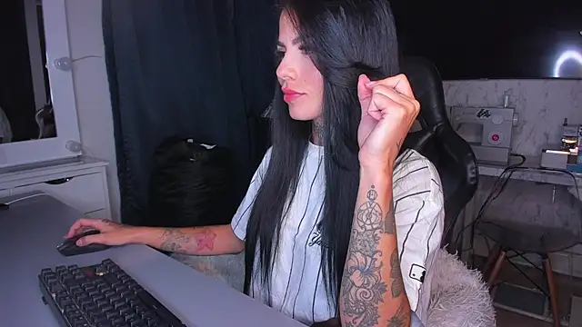 Lisegg  online show from January 2025 06:38:01 PM