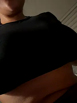 Snapshot of adrianalobo chatting on October 2025 02:21:02 AM adrianalobo online show from October 2025 02:21:02 AM