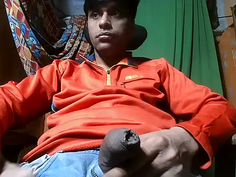 Snapshot of desiboy1101 chatting on December 2024 01:24:02 PM desiboy1101 online show from December 2024 01:24:02 PM