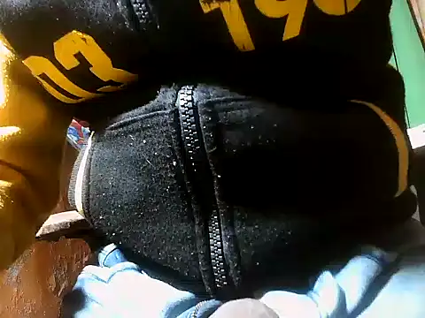 Snapshot of desiboy1101 chatting on December 2024 03:36:02 AM desiboy1101 online show from December 2024 03:36:02 AM