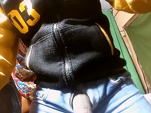 Snapshot of desiboy1101 chatting on January 2025 03:38:02 AM desiboy1101 online show from January 2025 03:38:02 AM