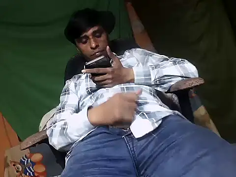 Snapshot of desiboy1101 chatting on November 2025 01:32:01 PM desiboy1101 online show from November 2025 01:32:01 PM