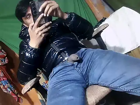 Snapshot of desiboy1101 chatting on November 2025 02:05:01 PM desiboy1101 online show from November 2025 02:05:01 PM