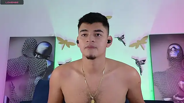 Snapshot of VikoHands chatting on October 2025 10:43:02 PM VikoHands online show from October 2025 10:43:02 PM