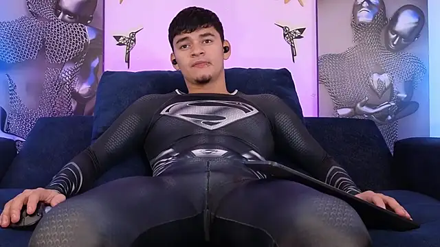 Snapshot of VikoHands chatting on November 2025 09:15:01 PM VikoHands online show from November 2025 09:15:01 PM