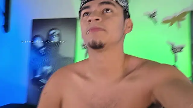 Snapshot of VikoHands chatting on November 2025 10:22:02 PM VikoHands online show from November 2025 10:22:02 PM