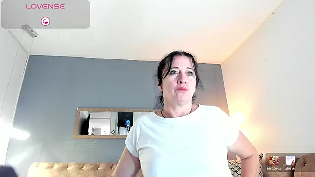 LADY HELLEN online show from May 2026 07:00:01 PM