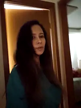 Snapshot of Leilacharlotte chatting on February 2026 12:50:01 PM Leilacharlotte online show from February 2026 12:50:01 PM