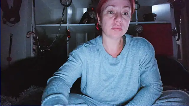 Ella  Kross online show from December 2024 05:29:02 PM