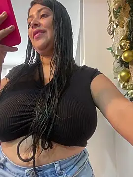 Snapshot of emilyjohanson chatting on December 2024 02:51:01 PM emilyjohanson online show from December 2024 02:51:01 PM