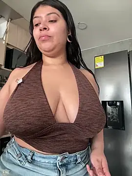 Snapshot of emilyjohanson chatting on February 2025 01:54:01 PM emilyjohanson online show from February 2025 01:54:01 PM