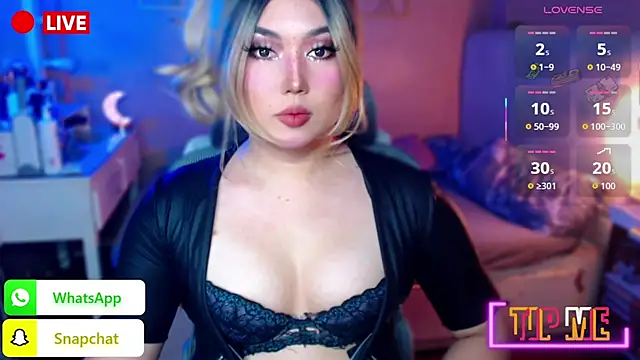 HOTnWILDalice online show from October 2025 01:49:01 AM