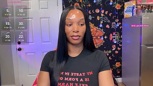 ItalyNayoir online show from September 2025 06:11:02 PM