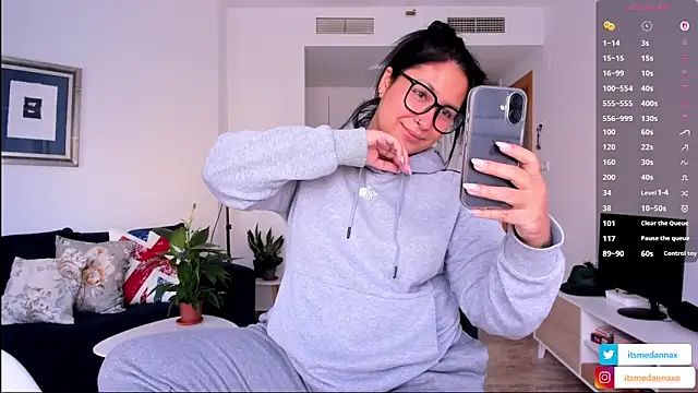 Snapshot of DannaaMeliza chatting on November 2025 10:47:01 AM DannaaMeliza online show from November 2025 10:47:01 AM